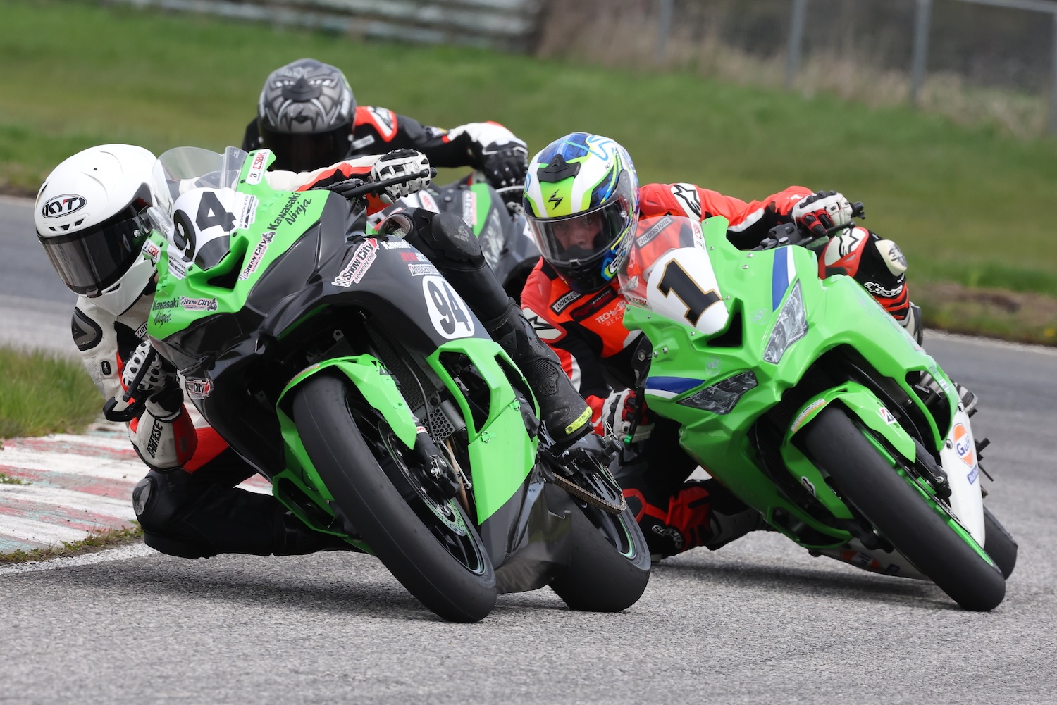Ninja ZX-4R Cup race one win for Walker at SMP