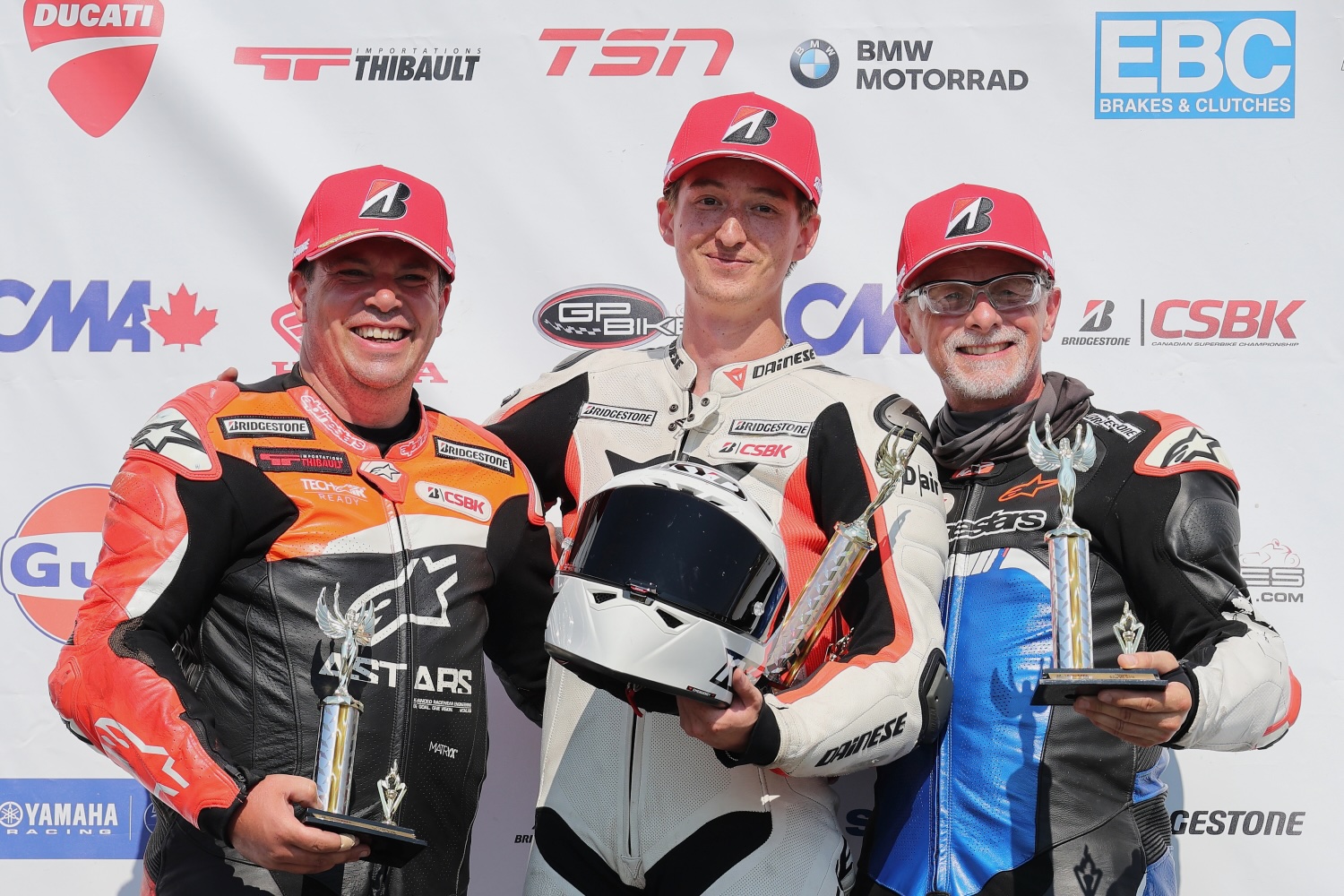 Walker continues ZX-4R Cup win streak with Saturday victory at Grand Bend 
